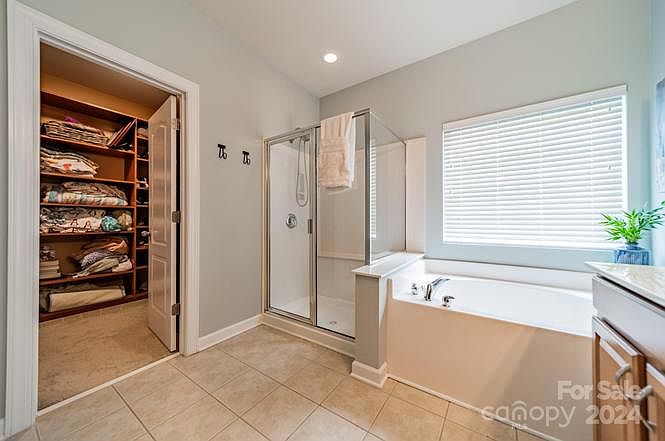 1st image of 424 Ranelagh Dr
