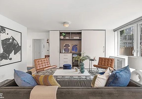 5th image of 301 W 53rd St #2IJ
