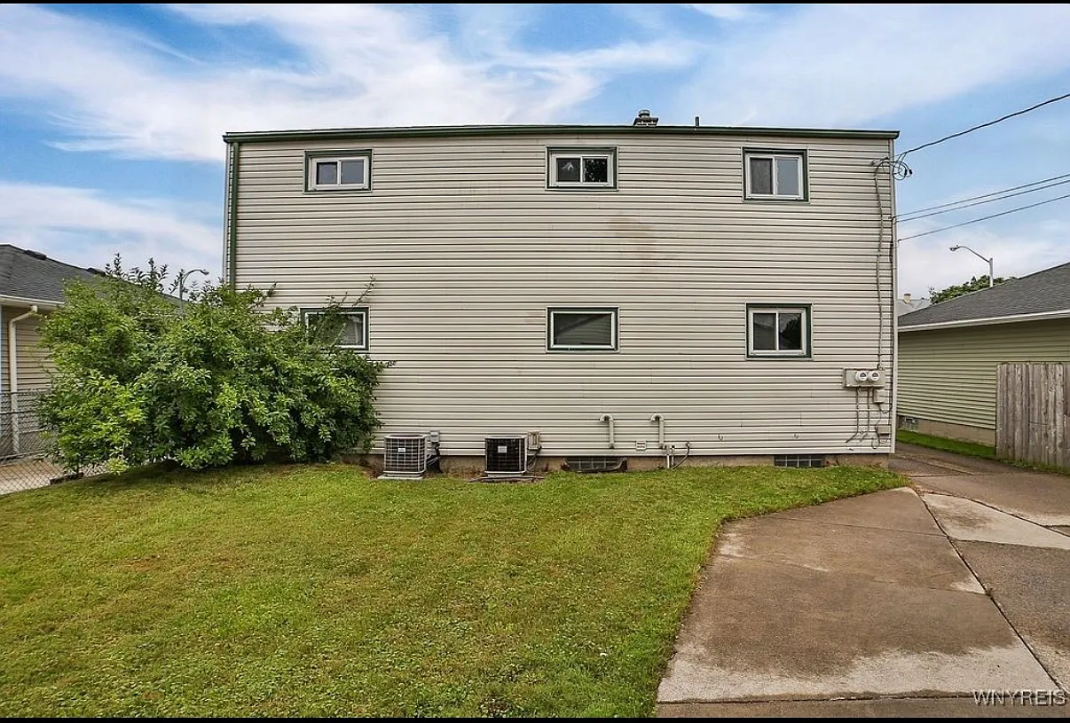 3 bed, $1,600 — Photo 3