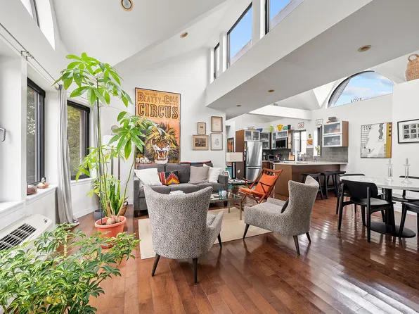 138 Seeley Street image 2 of 8