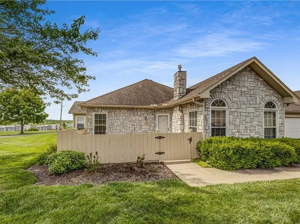 13948 Kenneth Ct, Leawood, KS 66224