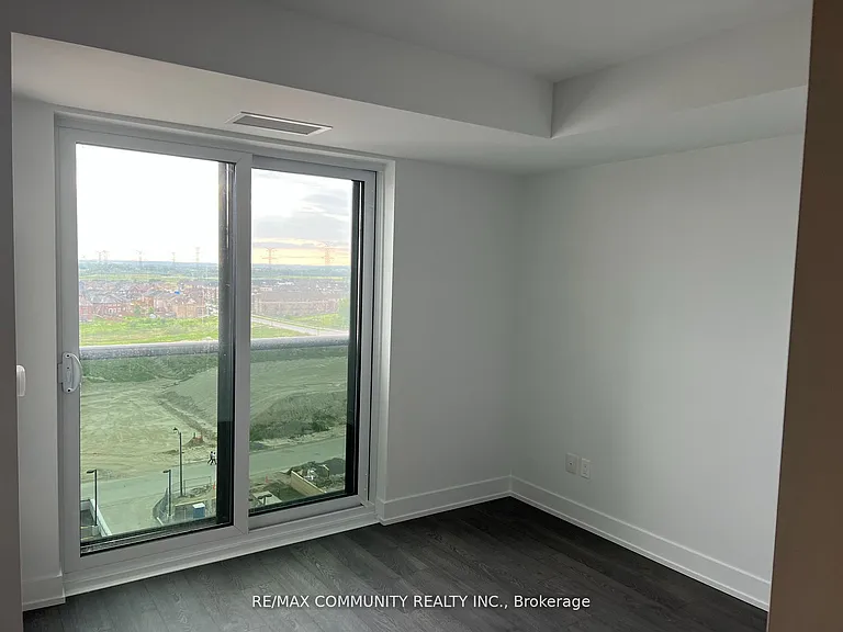 2550 Simcoe St N #903 — Photo 5