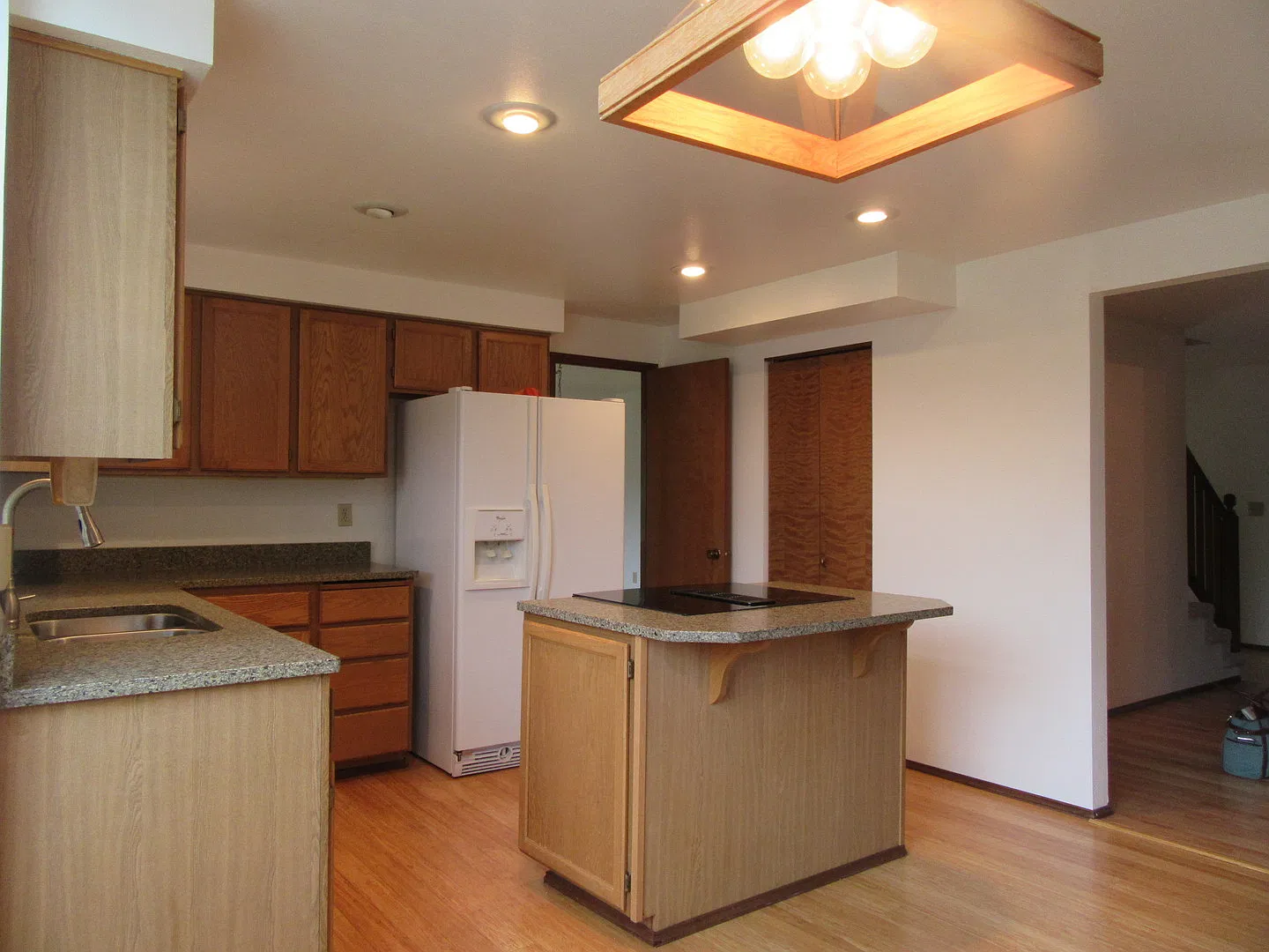 Well maintained 3 bedroom, 2.5 home in Renton's Forest Trails — Photo 3