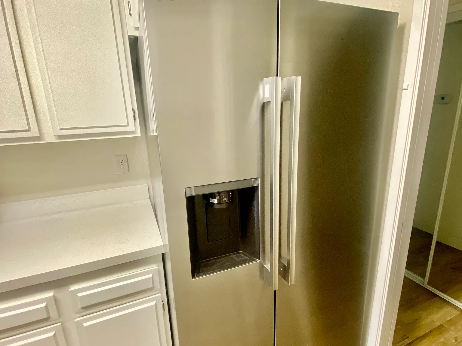 1 bed, 850 sqft, $2,300 — Photo 3