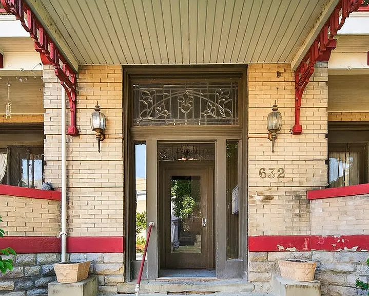 632 Nelson Pl #1 — Photo 2