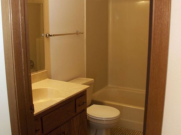 5th image of 1525 24th Ave N APT 5