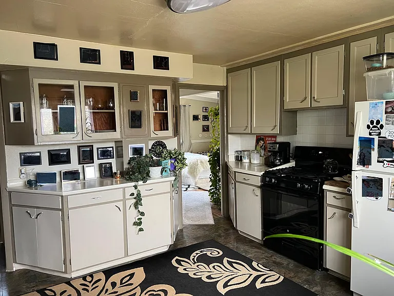 8 Garnet Ave — Photo 18
