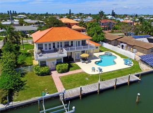 517 Key Royale Dr, Holmes Beach, FL 34217