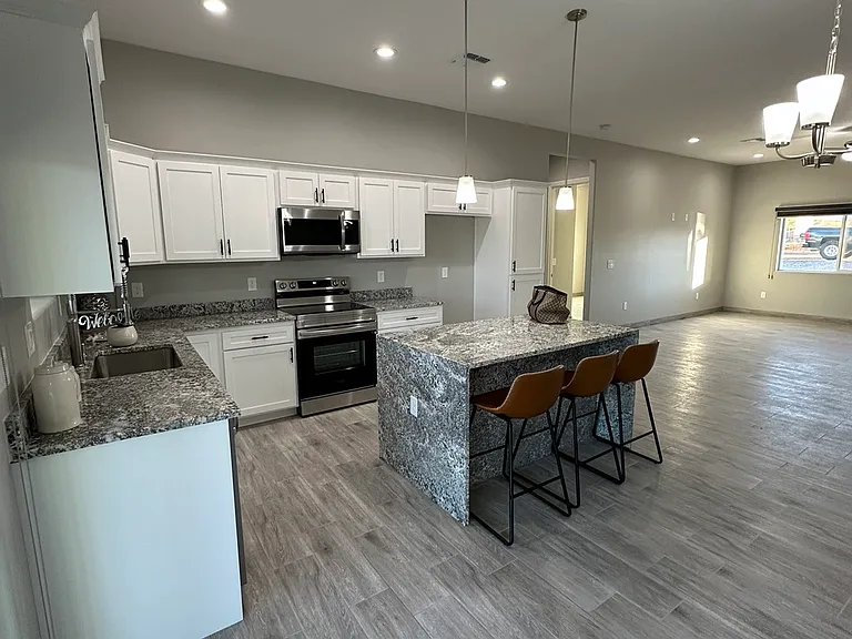 1846 Burns Ct — Photo 3