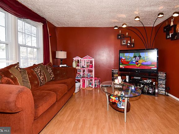 2nd image of 3262 Wyndale Ct