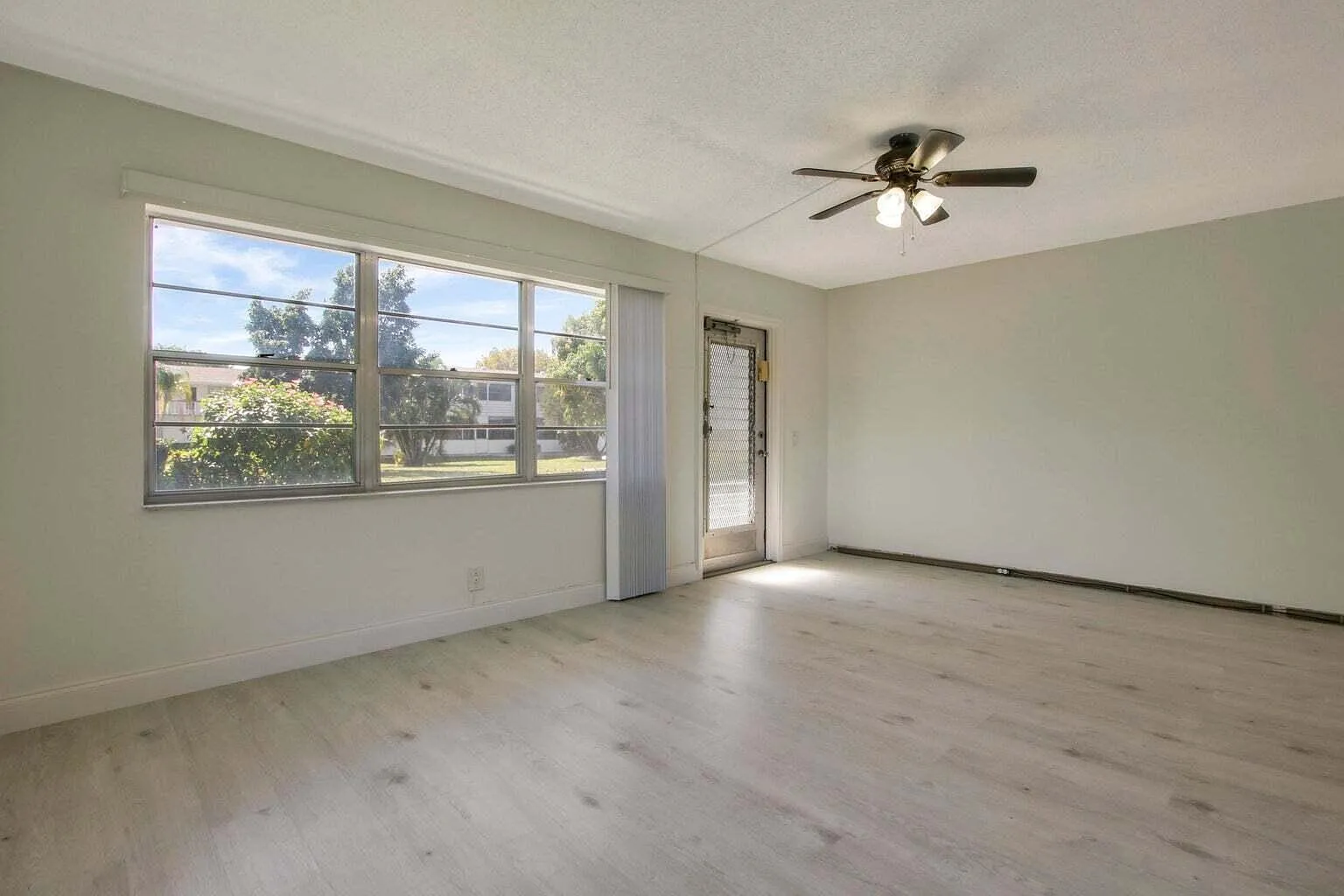1 bed, 1.5 bath, 684 sqft, $1,699 — Photo 3