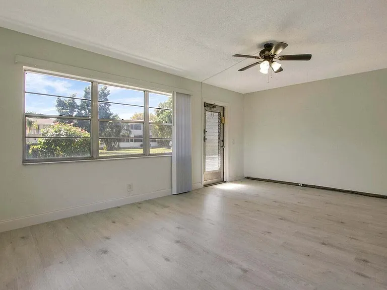 288 Northampton St #O — Photo 3