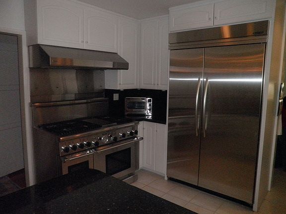 4th image of 2457 Mary St