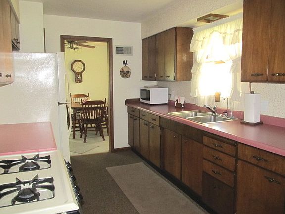 5th image of 307 W 10th St