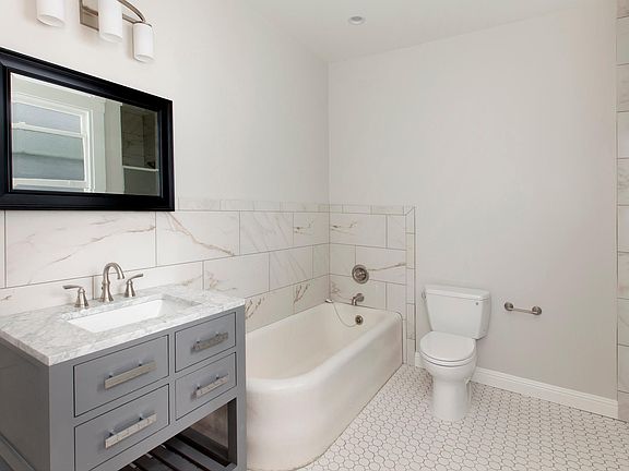 4th image of 1840 Jefferson St APT 302