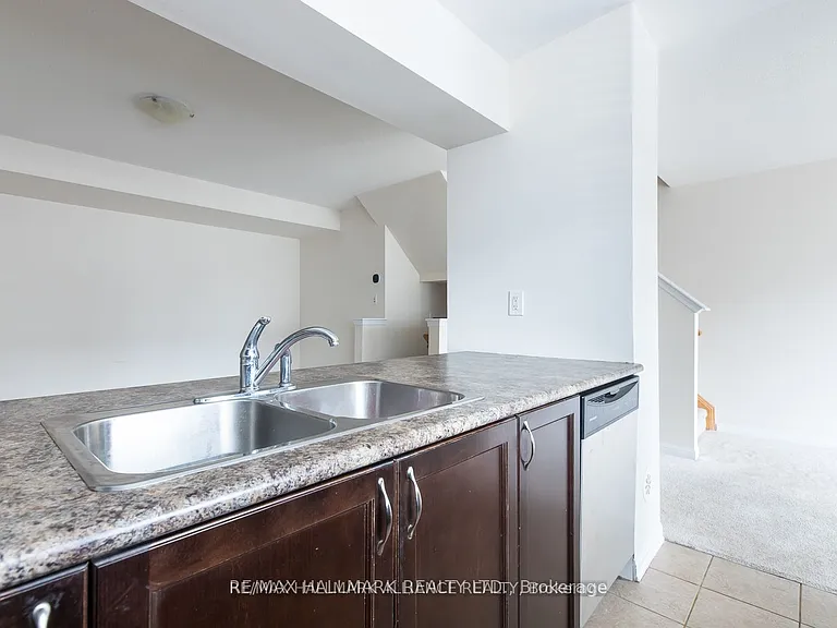 142 Baycliffe Cres — Photo 5