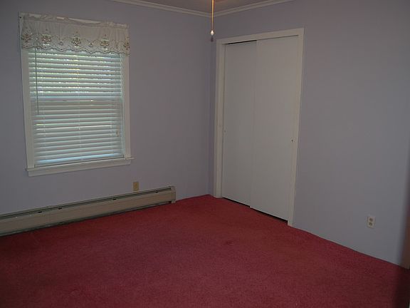 Bedroom
						:
						Has 1/2 bath connected