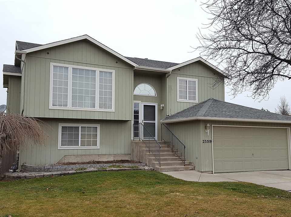 1st image of 23519 E Maxwell Ct
