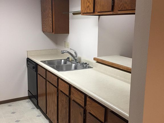 5th image of 227 Woodridge St