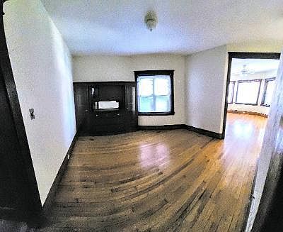 3rd image of 2261 W Leland Ave #1