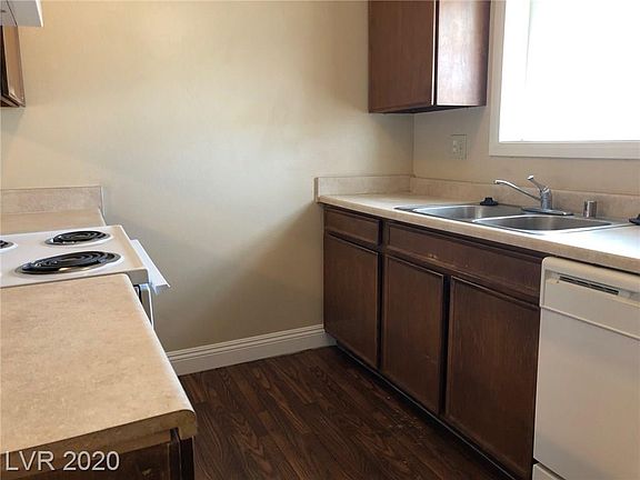 5th image of 300 Pinecliff Dr