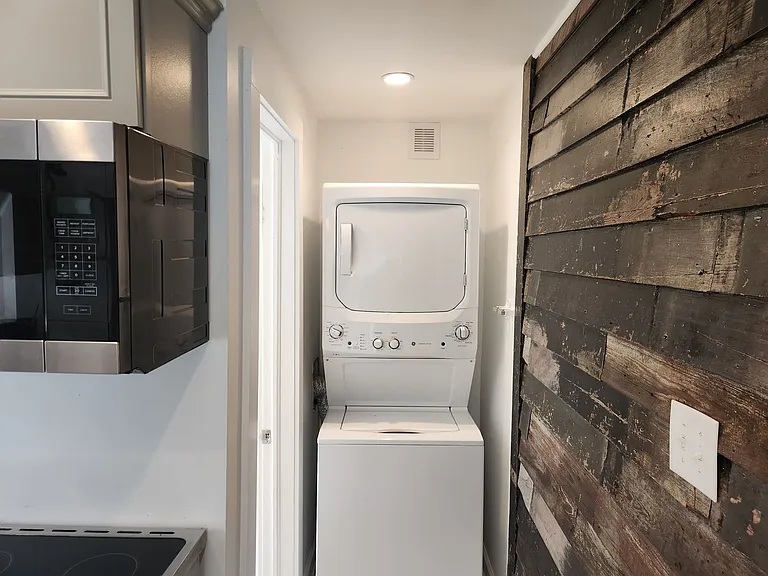 1512 Barnard St — Photo 14