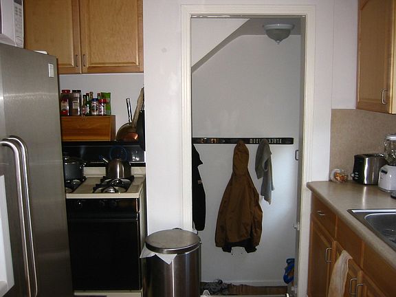 2nd image of 3258 Buckingham Ave