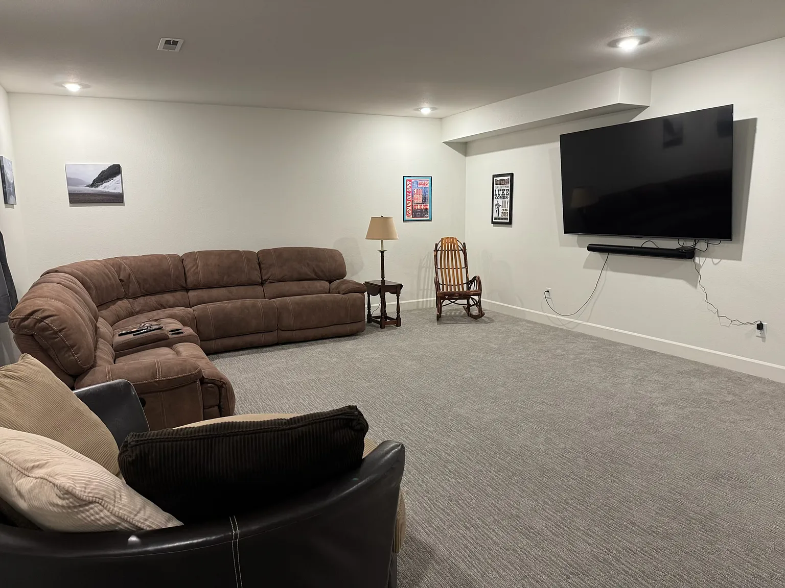 4 bed, 2300 sqft, $3,075 — Photo 3