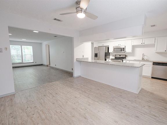3rd image of 3636 Dexter Ave #3632