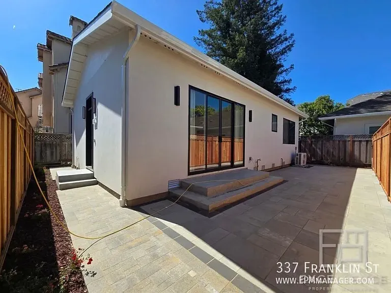 337 Franklin St — Photo 11