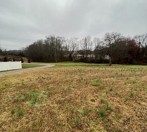 2nd image of 18 W Clark Rd