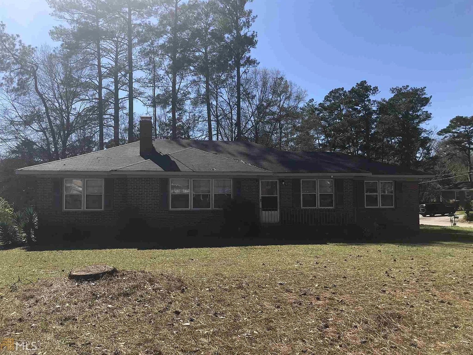 1101 Skyline Dr photo 1