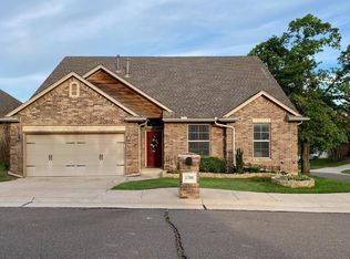 3700 Oakridge Cir, Edmond, OK 73034