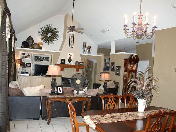 2nd image of 104 S Clearwater Dr