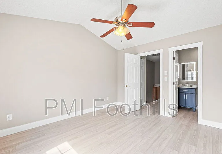 2578 E Nichols Cir — Photo 19