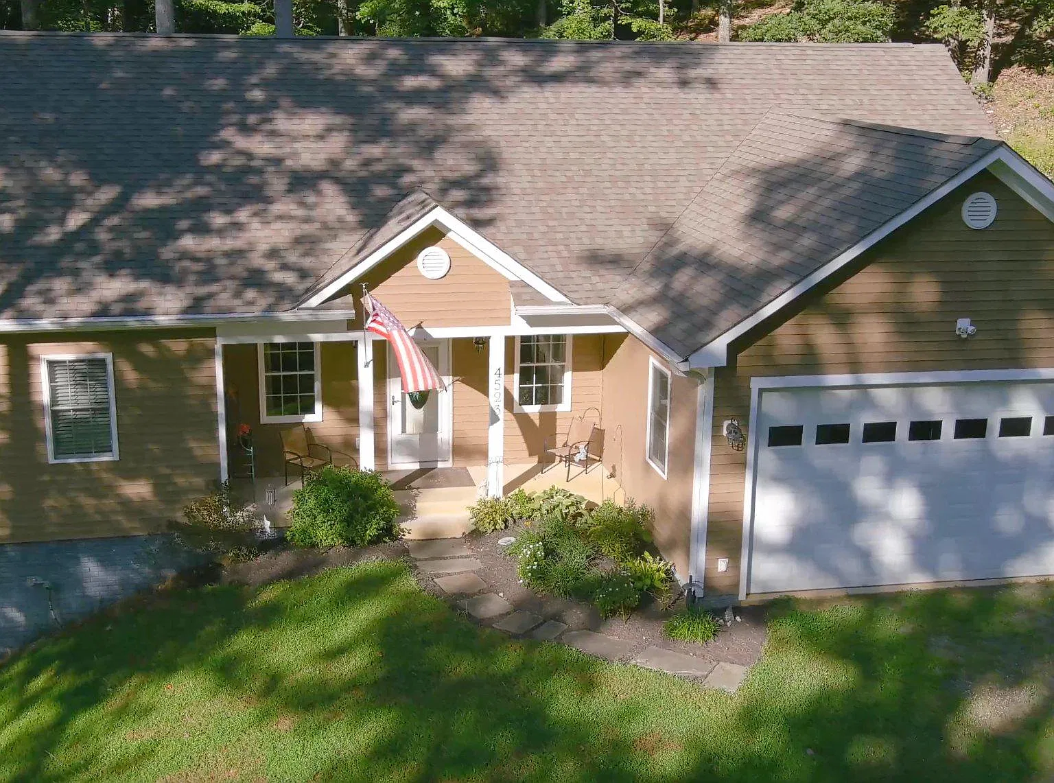 3 bed, 2.0 bath, 1400 sqft, $5,800 — Photo 1