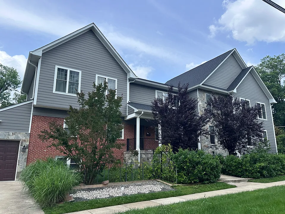 4221 University Dr