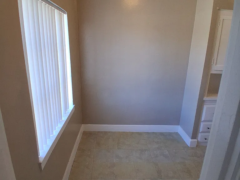 Claremont Towers Apartments — Photo 22