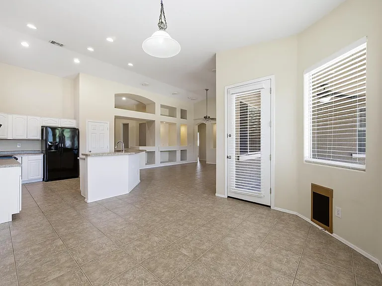 8407 W Myrtle Ave — Photo 12