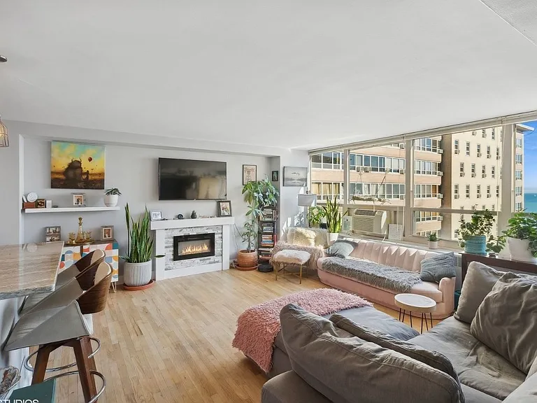 3950 N Lakeshore Dr #2015 — Photo 3