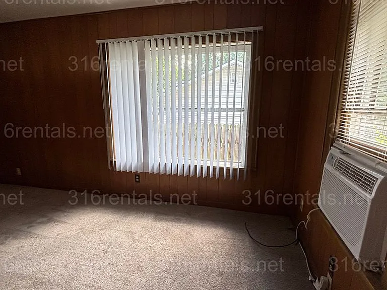 1012 W Ash Ave — Photo 16