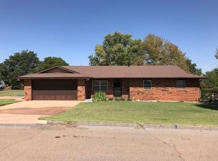 2721 Ford Dr, Clinton, OK 73601