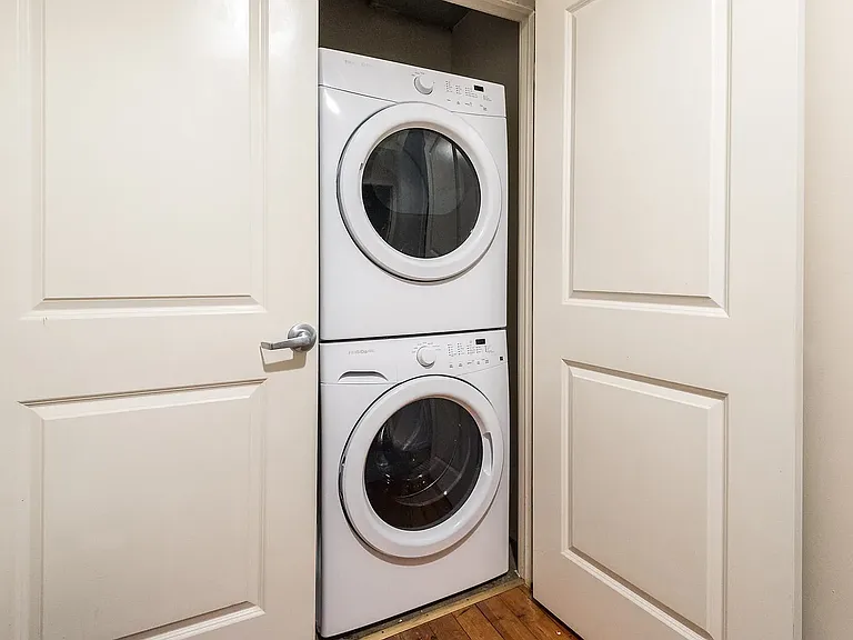 121 W Broad St — Photo 14