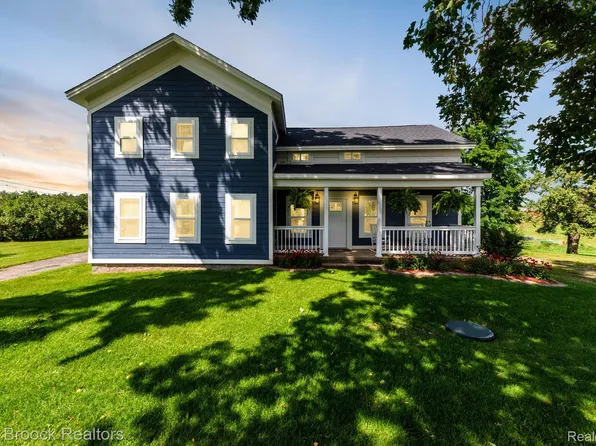 5850 Oakhill Rd, Ortonville, MI 48462