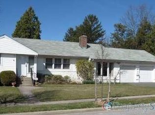 6 Iris Ln, Syosset, NY 11791