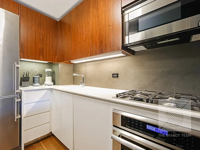 515 E 72nd St #7P — Photo 5