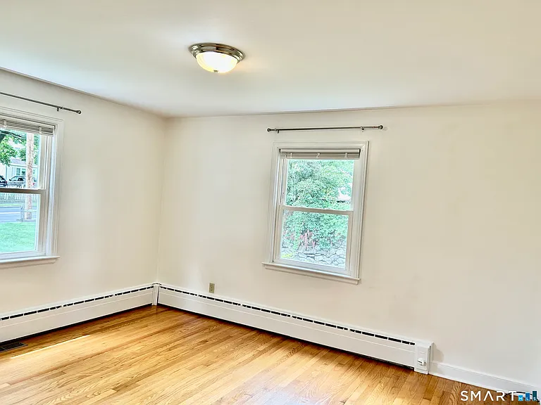 478 Judd St — Photo 10