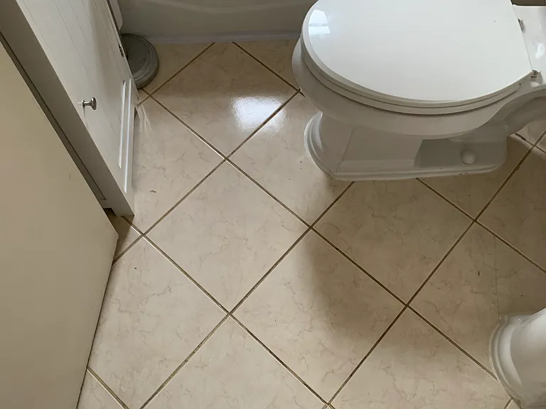 Upstairs full bathroom
