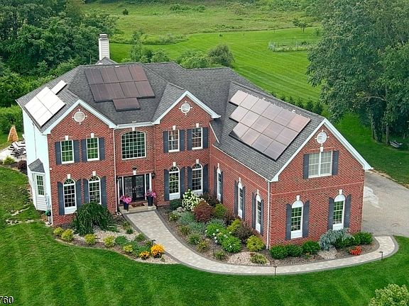 2nd image of 7 Flagstone Hill Road