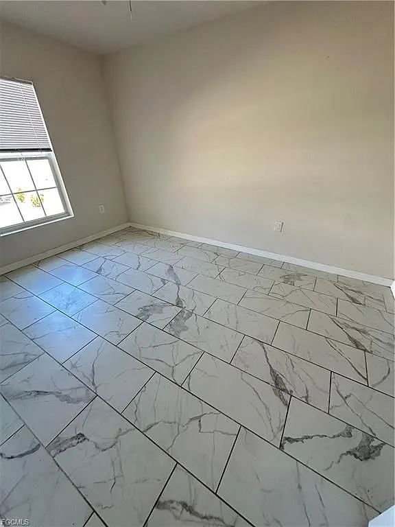 3 bed, 2.0 bath, 1300 sqft, $1,570 — Photo 4